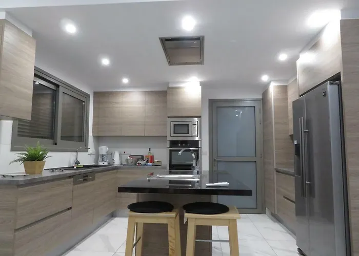 빌라 Menies Mediterranean Heights *