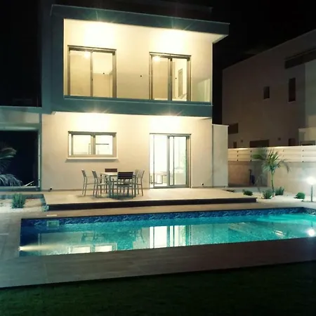 Menies Mediterranean Heights Parekklisha