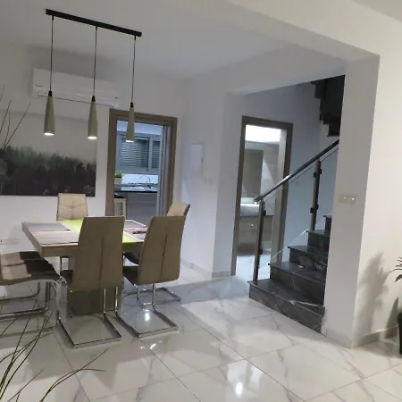 Menies Mediterranean Heights ヴィラ *