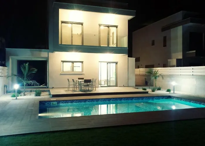 Menies Mediterranean Heights Parekklisia