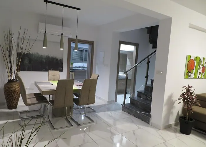 Menies Mediterranean Heights Vila *